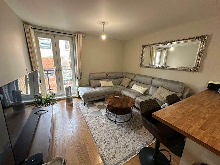 2 Bedroom Apartment To Rent In Slough, Berkshire, SL1