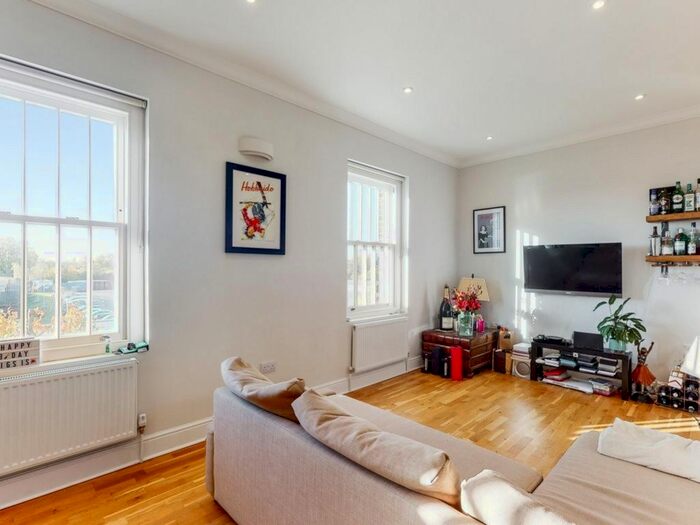 2 Bedroom Flat To Rent In Hilda Road, Southall, UB2