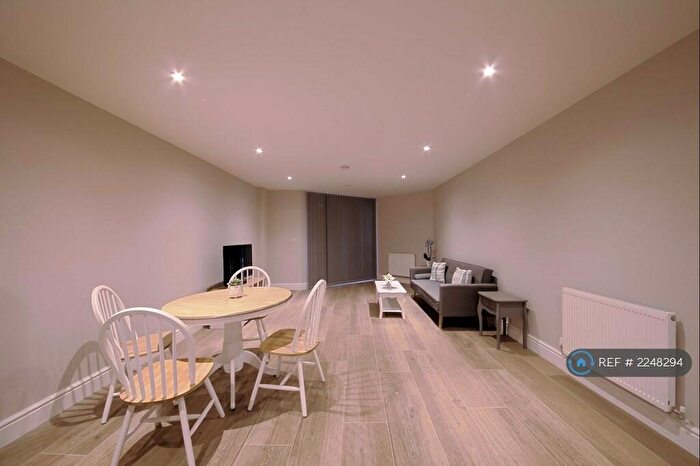 2 Bedroom Flat To Rent In Petersfield Avenue, Slough, SL2