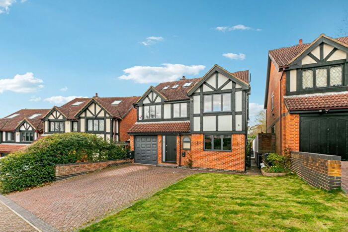 6 Bedroom Detached House To Rent In Hollies Close, Wandsworth Common, SW16