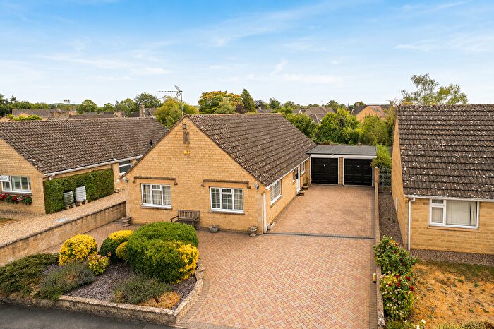 3 Bedroom Detached Bungalow For Sale In Briary Road, Lechlade, GL7