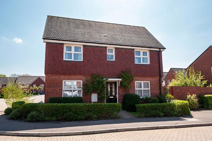 3 Bedroom House For Sale In Blackthorn Road, Andover, SP11