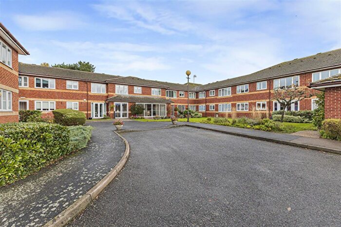 2 Bedroom Flat For Sale In Roman Court, Borough Green, TN15