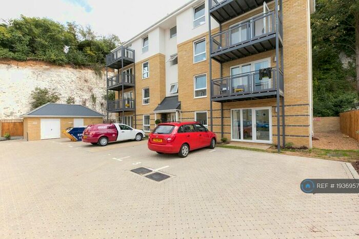2 Bedroom Flat To Rent In Mutiny Close, Hertford, SG13