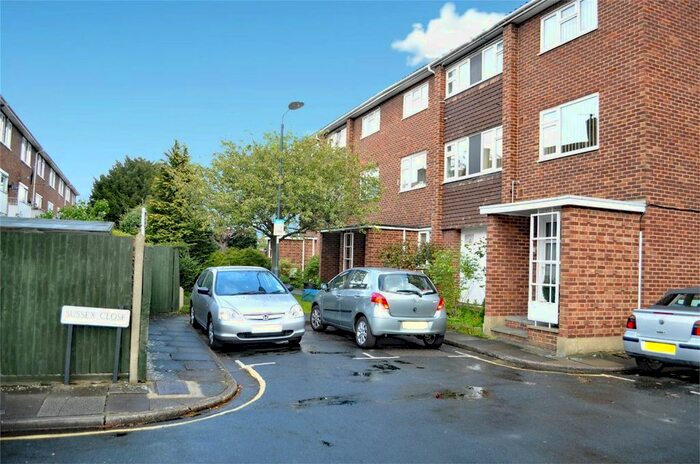 2 Bedroom Maisonette To Rent In Sussex Close, St Margarets, Twickenham, TW1