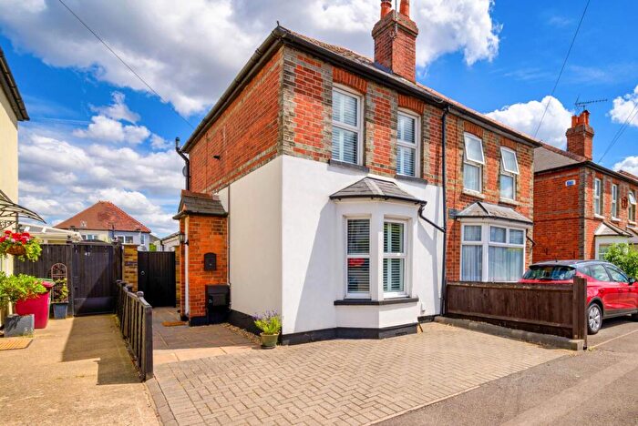 3 Bedroom Semi Detached House For Sale In Briants Avenue, Reading, RG4