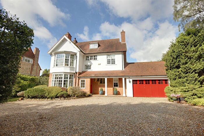 6 Bedroom Detached House For Sale In Elloughton Road, Brough, HU15