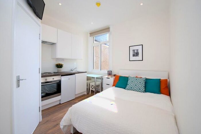 Studio To Rent In Bloemfontein Road, London, W12