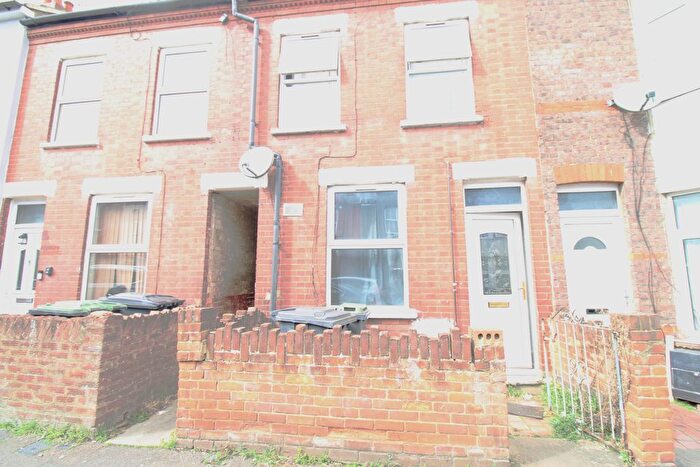 3 Bedroom Terraced House To Rent In Ivy Road, Luton, LU1