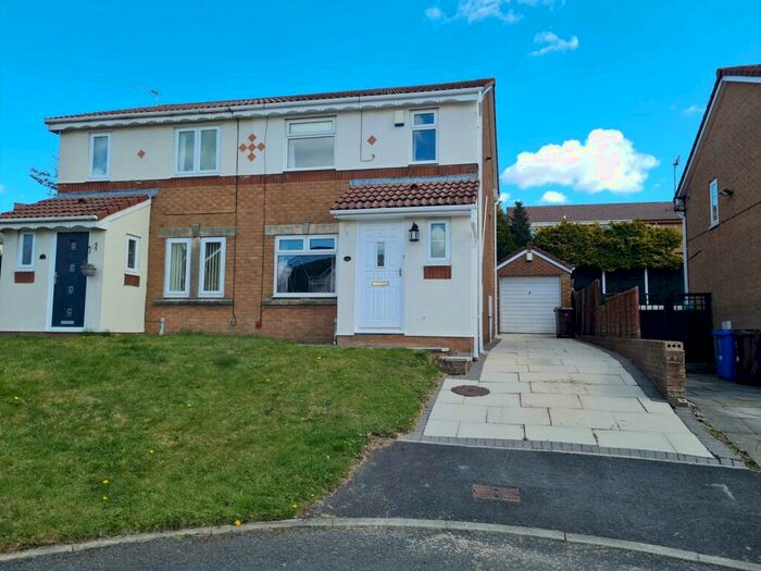 3 Bedroom Semi-Detached House To Rent In Dalesman Drive, Moorside, OL1