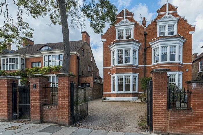 6 Bedroom Semi-Detached House To Rent In Kings Road, Richmond, TW10