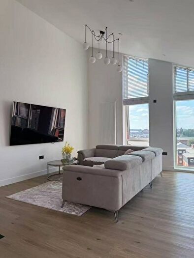 3 Bedroom Flat To Rent In Birmingham, B4