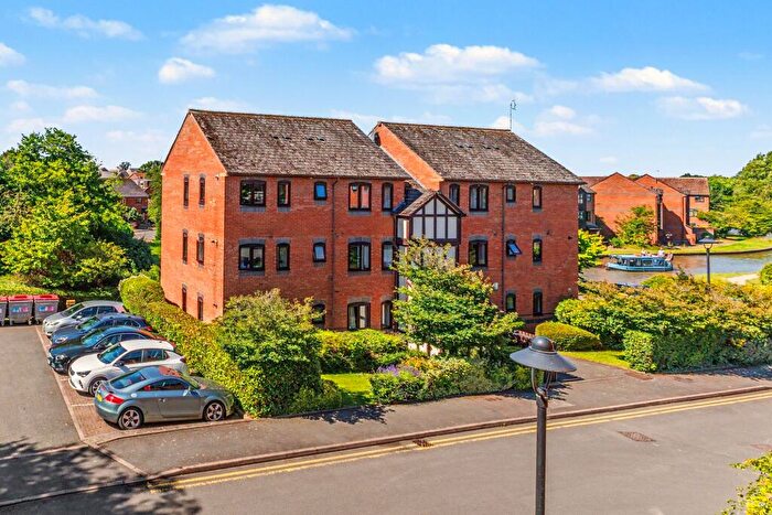 2 Bedroom Flat For Sale In The Moorings, Leamington Spa, CV31