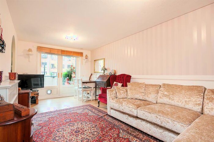 1 Bedroom Flat To Rent In Riverside Close, London, E5