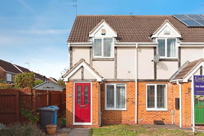 2 Bedroom Semi-Detached House For Sale In Robinia Drive, Hull, HU4