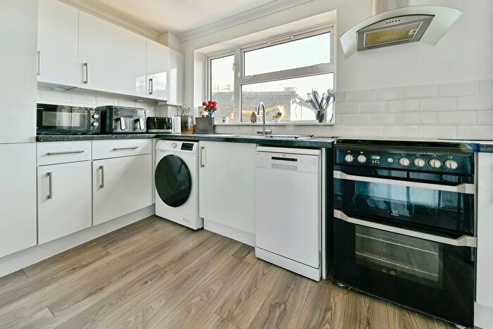 3 Bedroom Terraced House For Sale In Telford Avenue, Stevenage, Hertfordshire, SG2