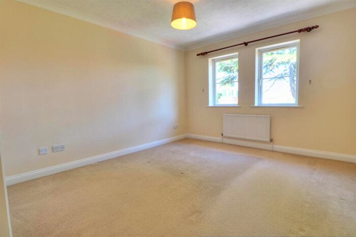 2 Bedroom Flat To Rent In Archers Road, Banister Park, Southampton, SO15