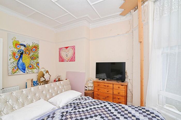 1 Bedroom Flat For Sale In Carisbrooke Road, St. Leonards-On-Sea, TN38