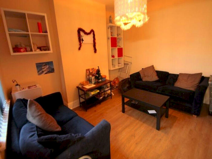 6 Bedroom House To Rent In Norwood Terrace, Leeds, LS6