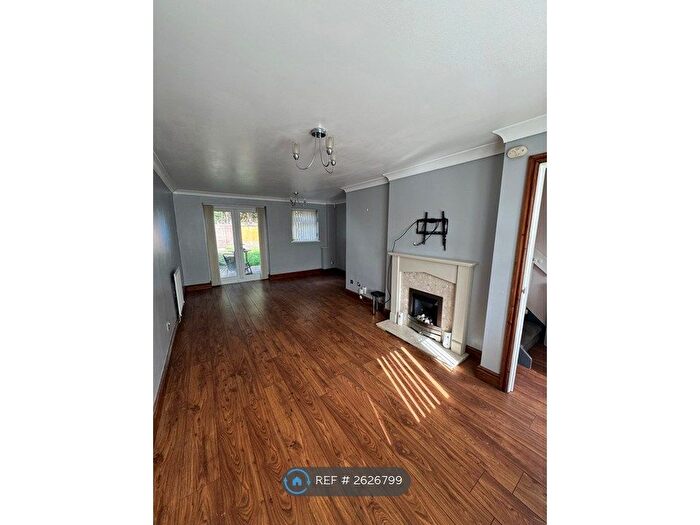 3 Bedroom Semi-Detached House To Rent In Ragley Drive, Willenhall, WV13