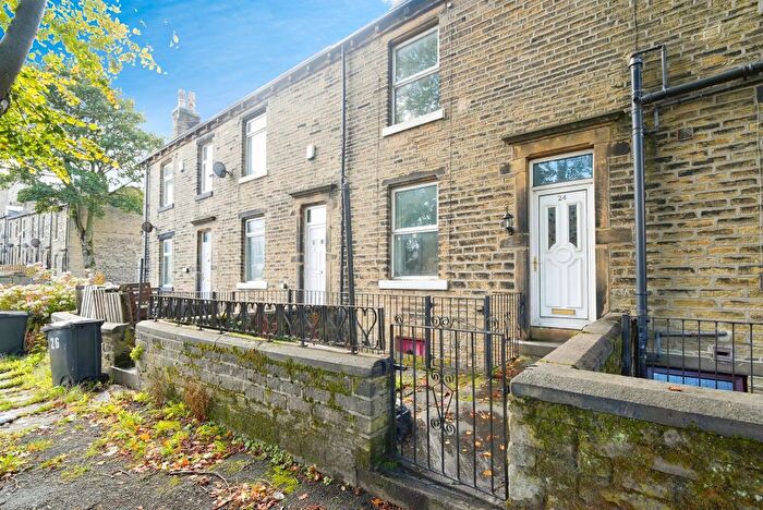 2 Bedroom Terraced House For Sale In Emscote Avenue, Halifax, HX1