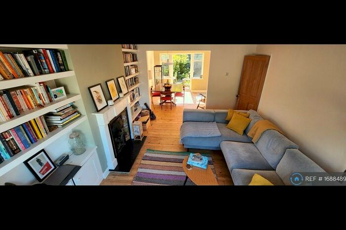 3 Bedroom Semi-Detached House To Rent In Brighton, Brighton, BN2