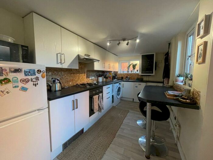 2 Bedroom Cottage To Rent In Portsmouth Road, Bursledon, Southampton, SO31