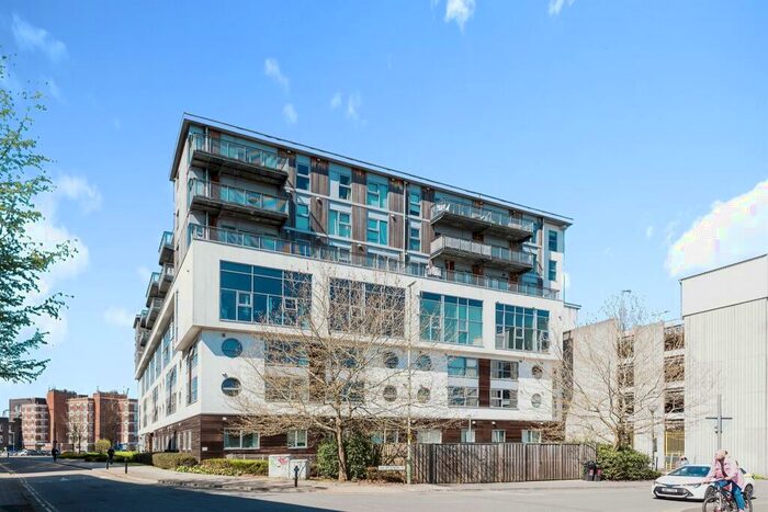 2 Bedroom Apartment For Sale In Beckhampton Street, Swindon, SN1