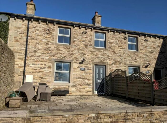 3 Bedroom Barn Conversion To Rent In Heights Lane, Silsden, Keighley, BD20
