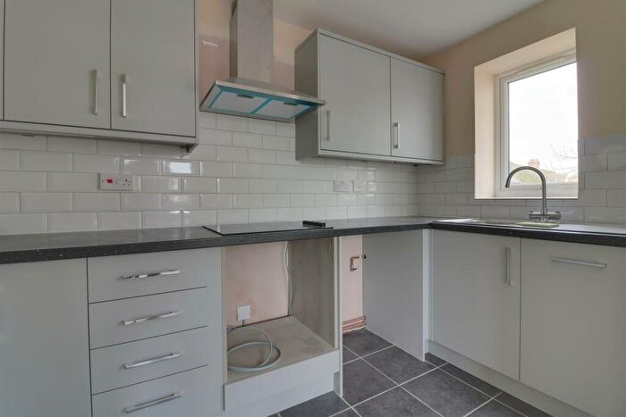 2 Bedroom Flat To Rent In Elm Grove, Hayling Island, PO11