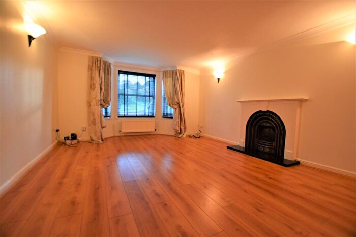 4 Bedroom Detached House To Rent In Fearndown Way, Macclesfield, SK10