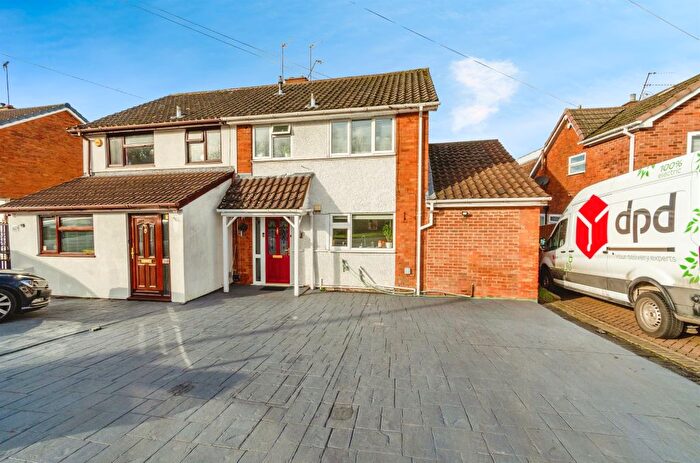 3 Bedroom Semi-Detached House For Sale In Fallowfield Road, Walsall, WS5