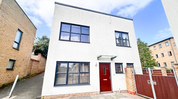 2 Bedroom Detached House To Rent In Courtyard Mews, Greenhithe, DA9