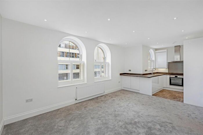 2 Bedroom Flat To Rent In The Broadway, London, SW19