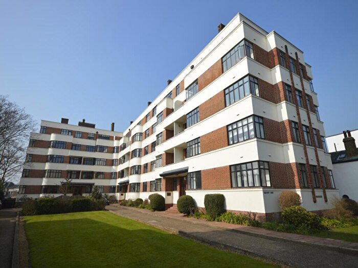 3 Bedroom Flat To Rent In Crescent Court The Crescent, Surbiton, Surrey, KT6