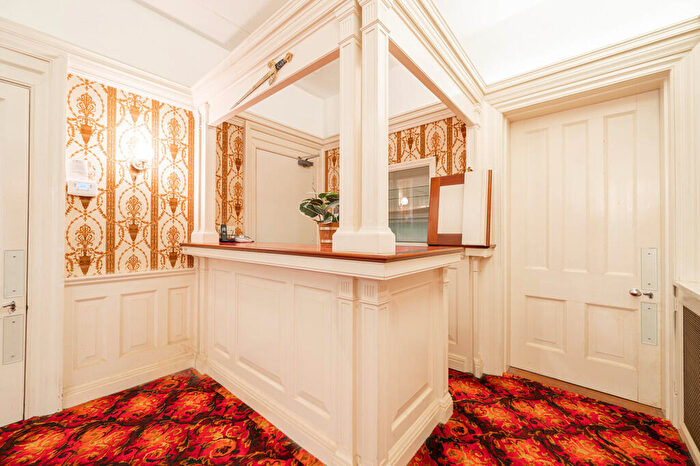 3 Bedroom Flat For Sale In Hamilton Gardens, Felixstowe, IP11