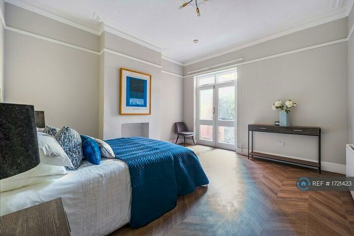 3 Bedroom Flat To Rent In Lordship Lane, London, SE22