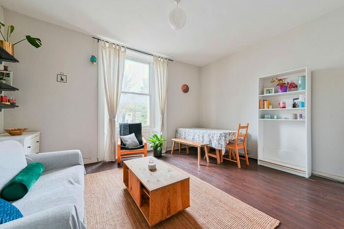 2 Bedroom Flat To Rent In Queens Road, Peckham, London, SE15