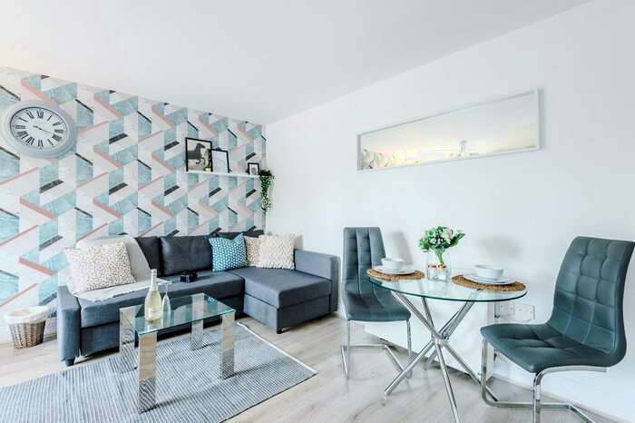 2 Bedroom Apartment To Rent In - Birch Lane, Manchesterm, M13