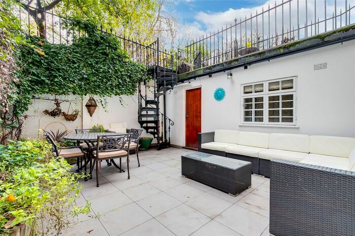 3 Bedroom Flat To Rent In Courtfield Road, South Kensington, London, SW7
