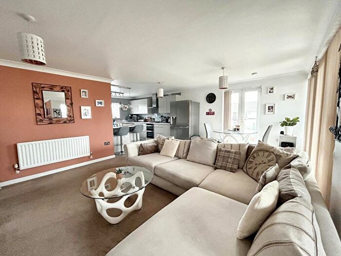 2 Bedroom Apartment For Sale In Selman Close, Hythe, SO45