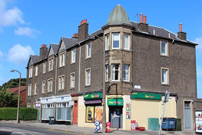 2 Bedroom Flat To Rent In Lasswade Road, Liberton, Edinburgh, EH16