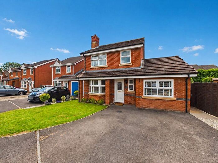 3 Bedroom Detached House For Sale In Tallis Road, Gloucester, GL3