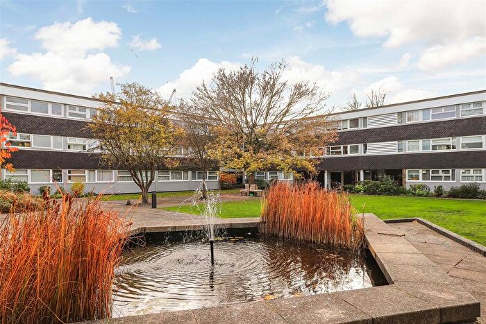 2 Bedroom Flat For Sale In Highsett, Cambridge, CB2