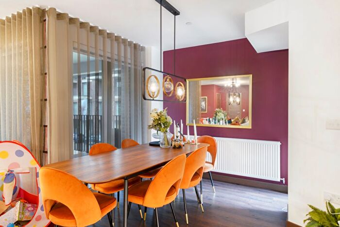 2 Bedroom Flat To Rent In Powerhouse Lane, Hayes, UB3