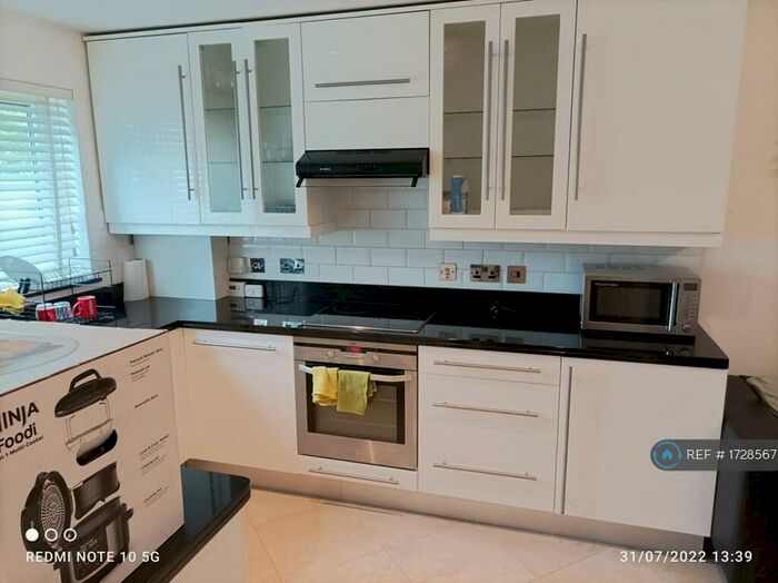 4 Bedroom Semi-Detached House To Rent In Ann Moss Way, London, SE16