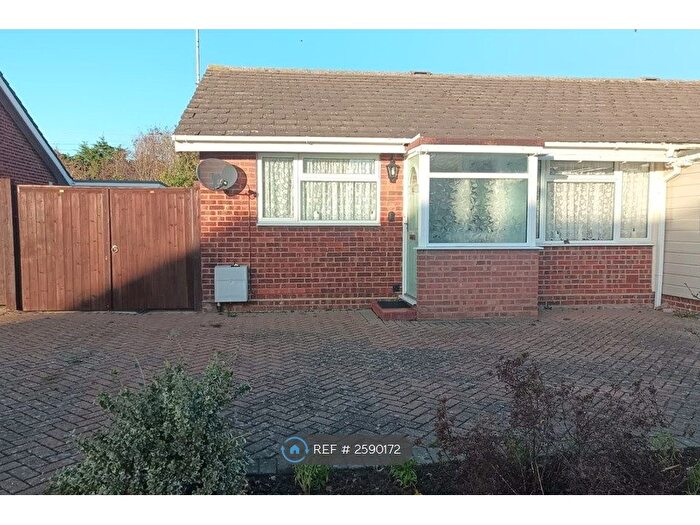 2 Bedroom Bungalow To Rent In Longfield Road, Chelmsford, CM3