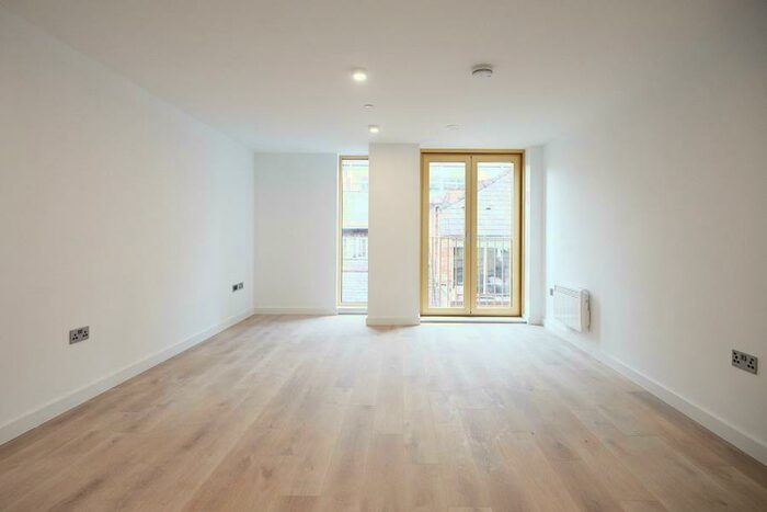 2 Bedroom Apartment To Rent In Apt :: The Quarters, M1