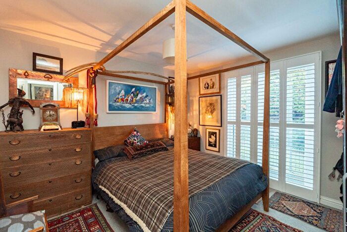 1 Bedroom Flat For Sale In Chalkpit Lane, Dorking, RH4