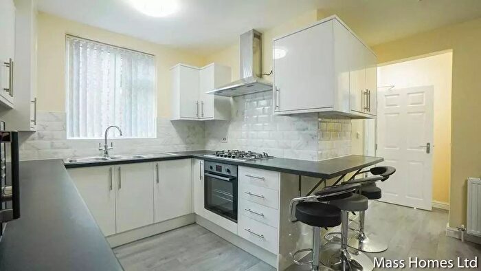 4 Bedroom Semi-Detached House To Rent In Parrs Wood Road, Manchester, M20